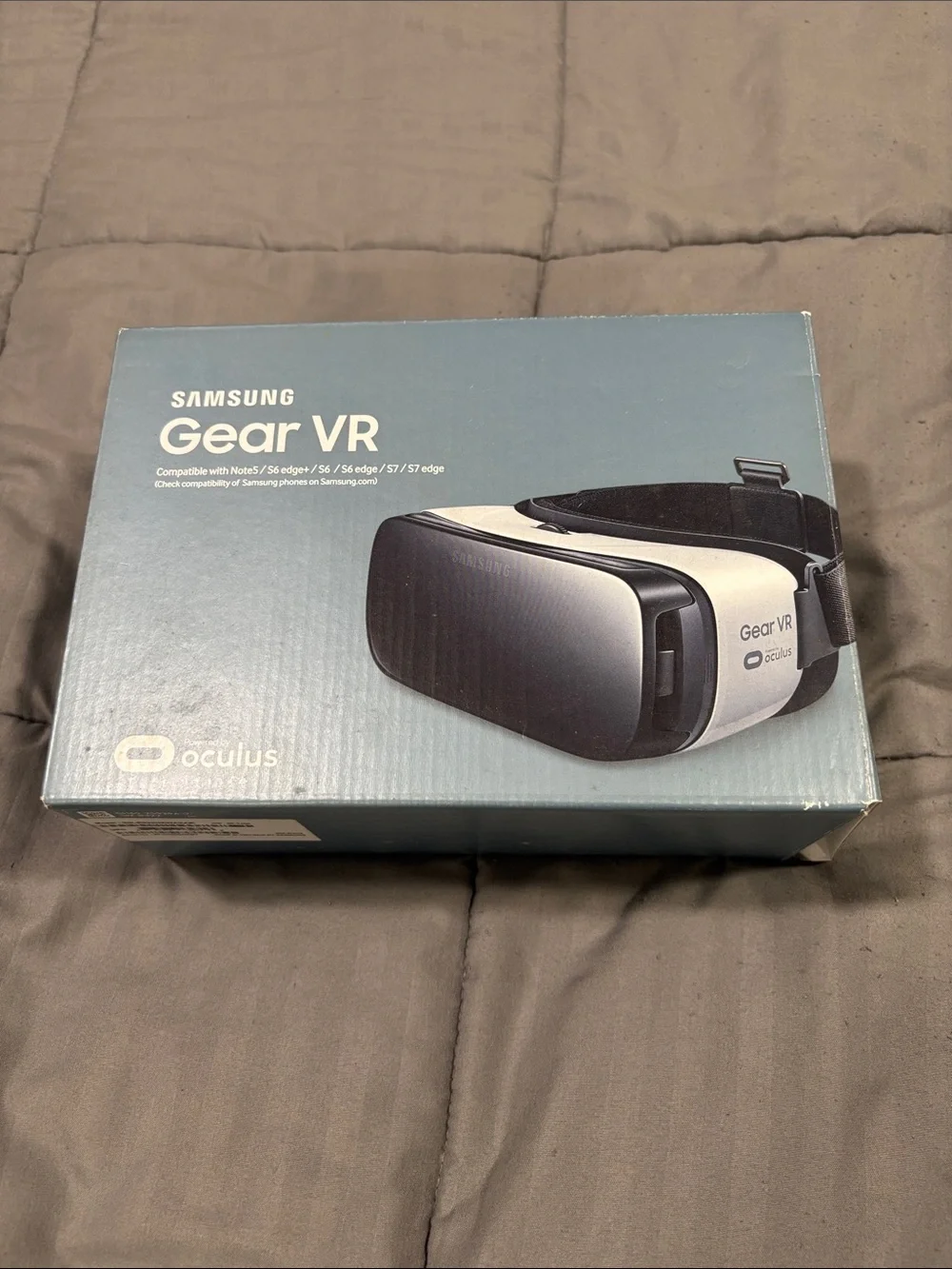 Samsung Gear VR Headset White and Black